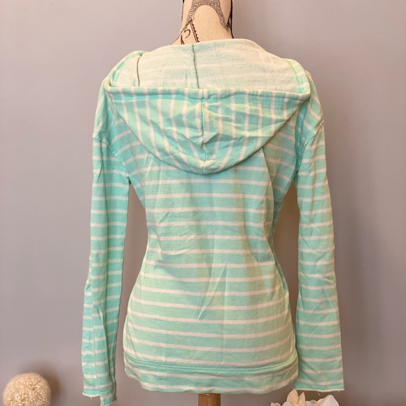 Billabong - Scoop Neck, Hooded, Pouch Pocket Sweatshirt. - Picture 2 of 6